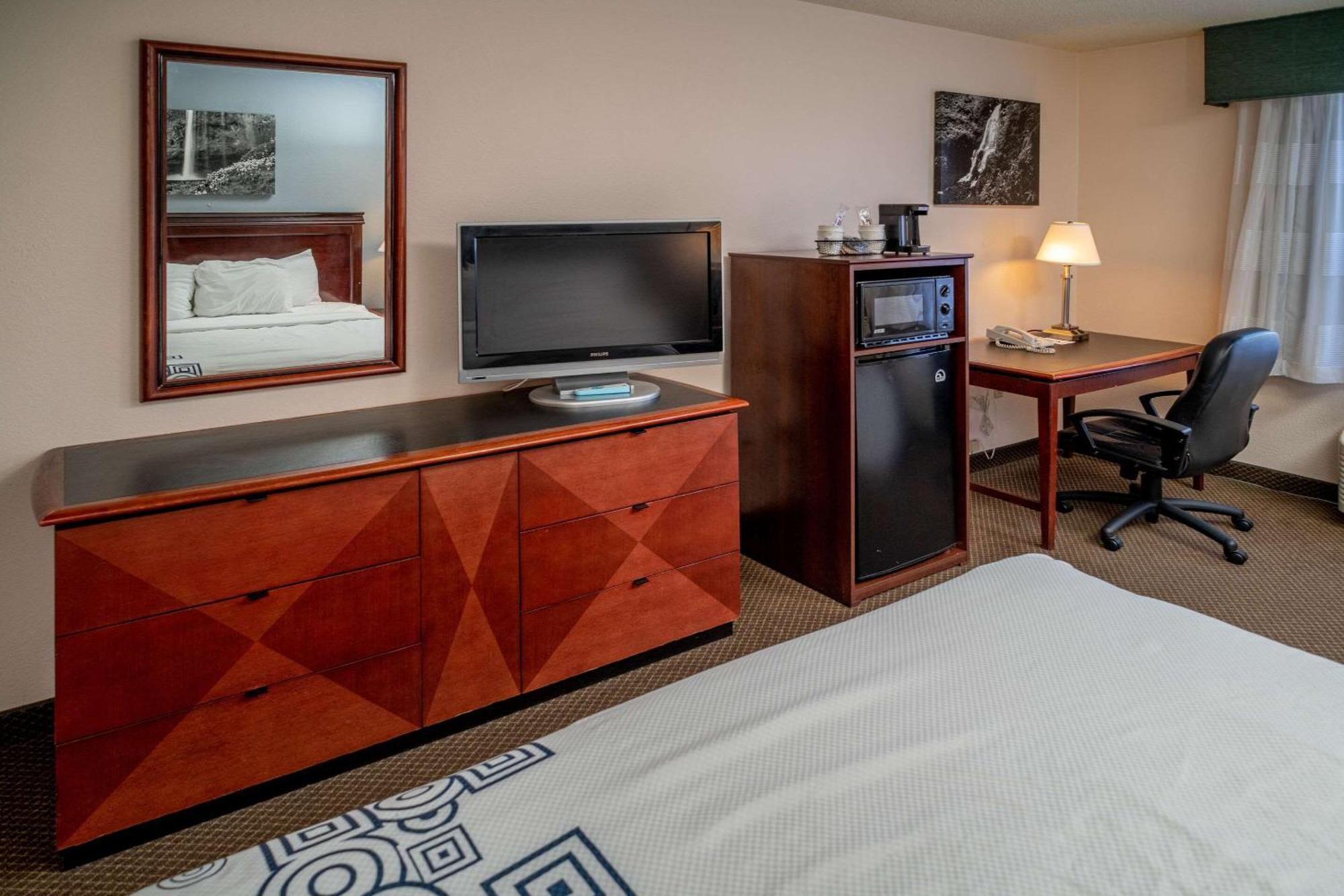 Rodeway Inn Barboursville Ngoại thất bức ảnh