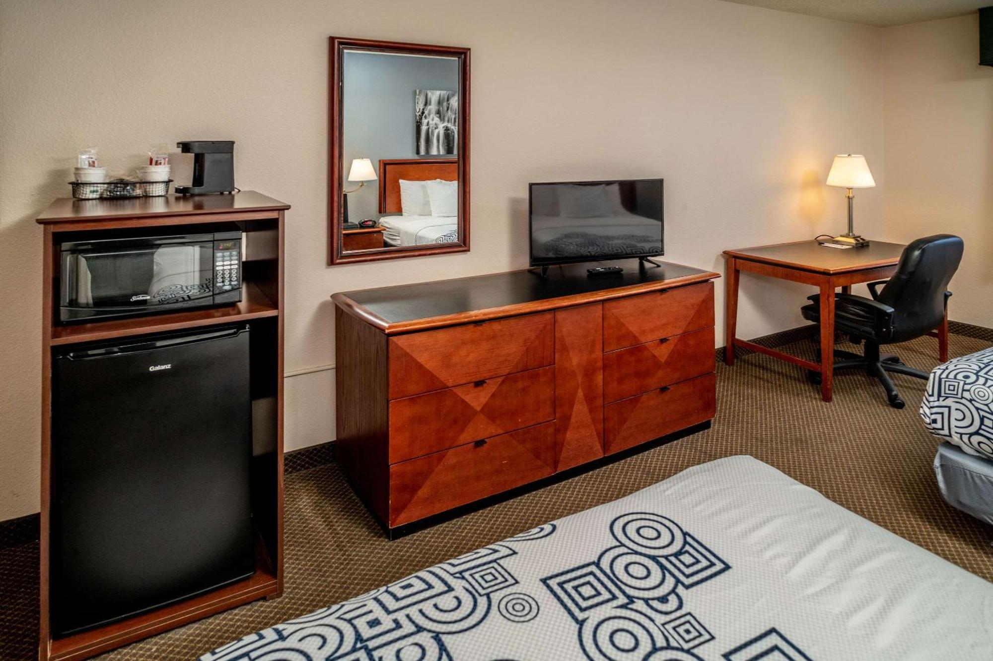 Rodeway Inn Barboursville Ngoại thất bức ảnh