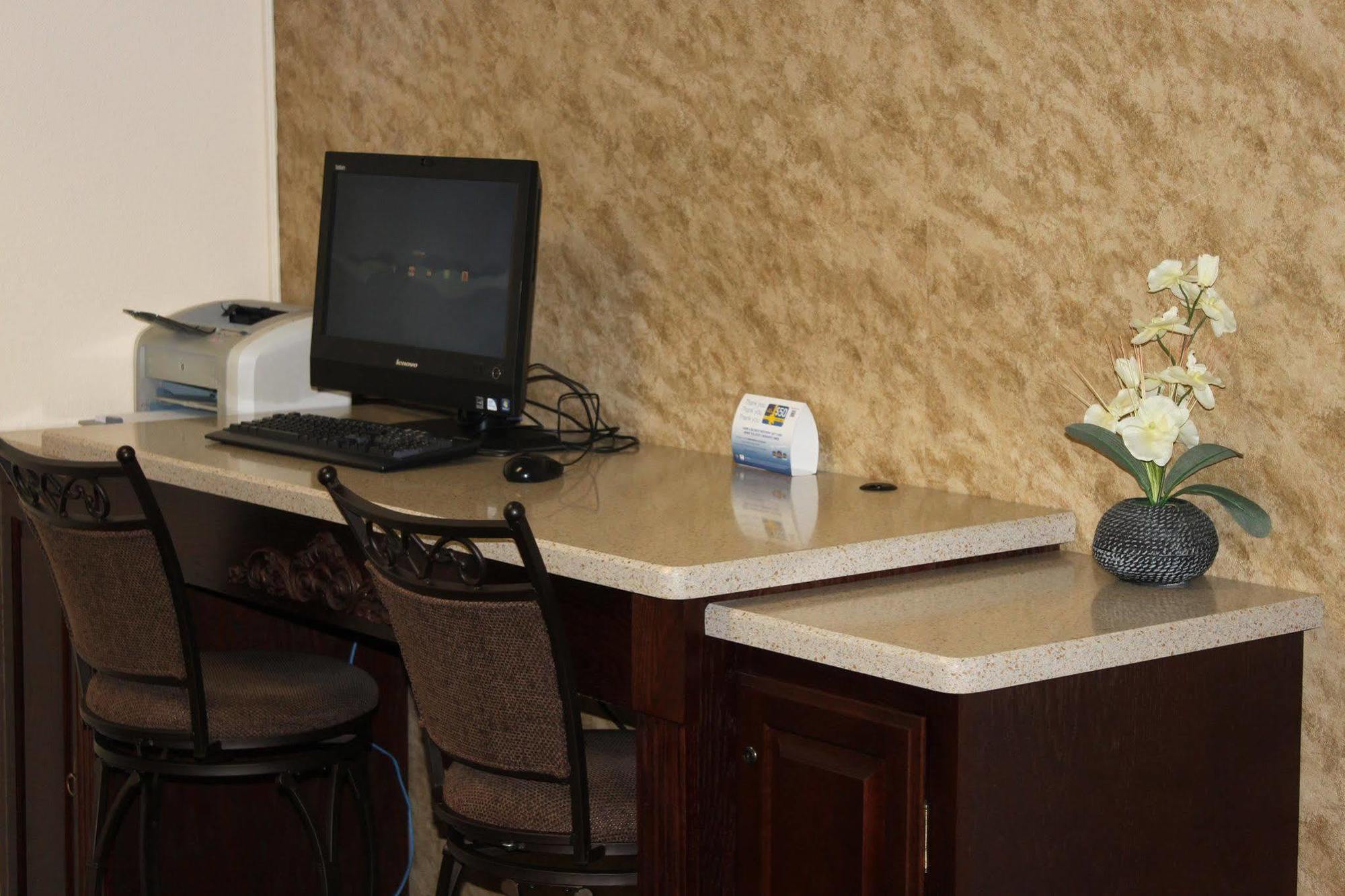 Rodeway Inn Barboursville Ngoại thất bức ảnh